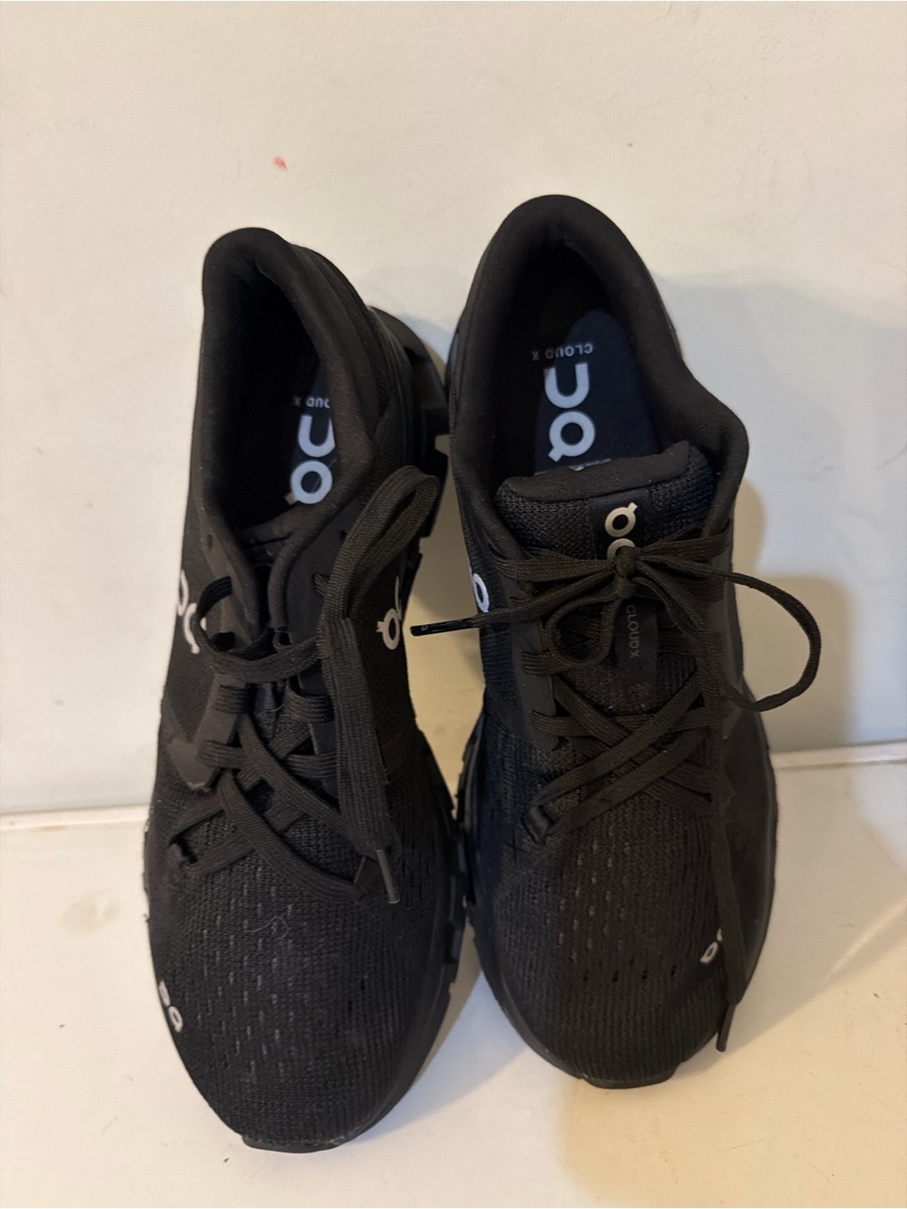 On Cloud X Athletic  women running black sneakers sz 8,5 - Picture 4 of 5